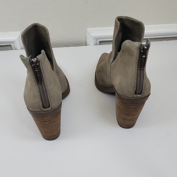 Vince Camuto VC-Gigietta women Tan leather suede pointed toe ankle bootie 7.5 - Picture 3 of 13